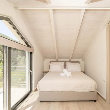 Solmare Loft Apartment Nikiana